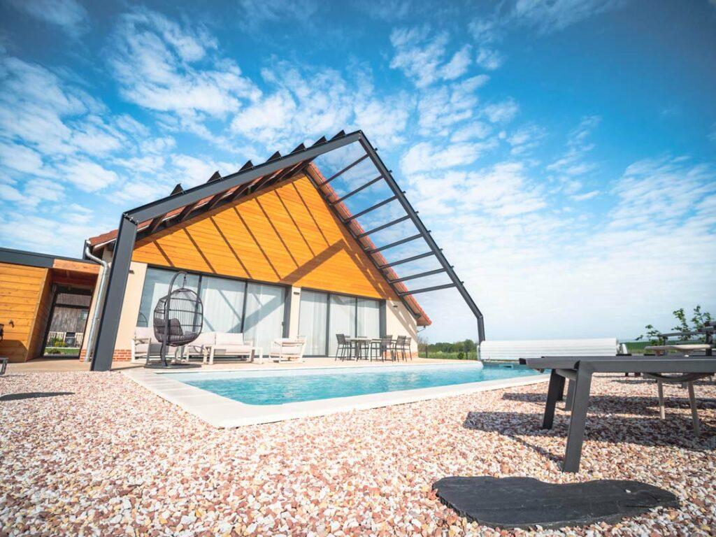 ome-sweet-home-coeur-au-bois-exterieur-laubressel-gite-en-champagne-hotel-troyes-piscine-P2866227