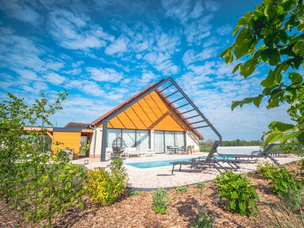 ome-sweet-home-coeur-au-bois-exterieur-laubressel-gite-en-champagne-hotel-troyes-piscine-P2866239