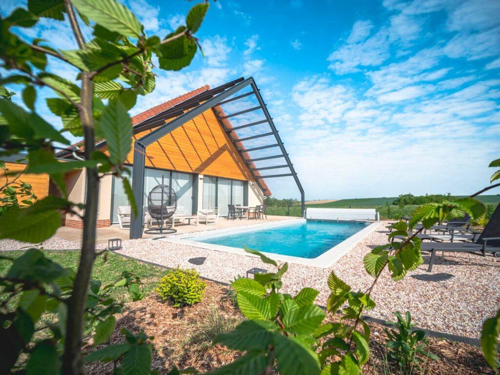 ome-sweet-home-coeur-au-bois-exterieur-laubressel-gite-en-champagne-hotel-troyes-piscine-P2866288